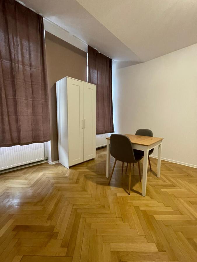 Schei Central Studios In The Heart Of Брашов Экстерьер фото