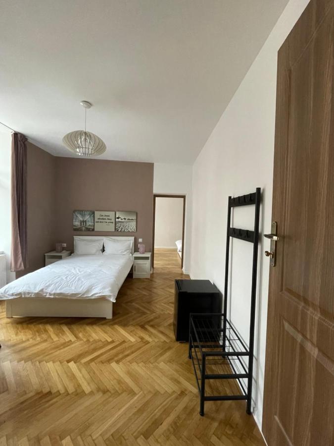 Schei Central Studios In The Heart Of Брашов Экстерьер фото