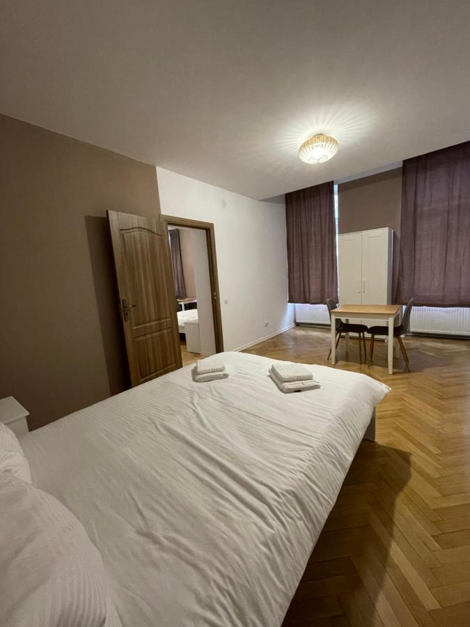 Schei Central Studios In The Heart Of Брашов Экстерьер фото